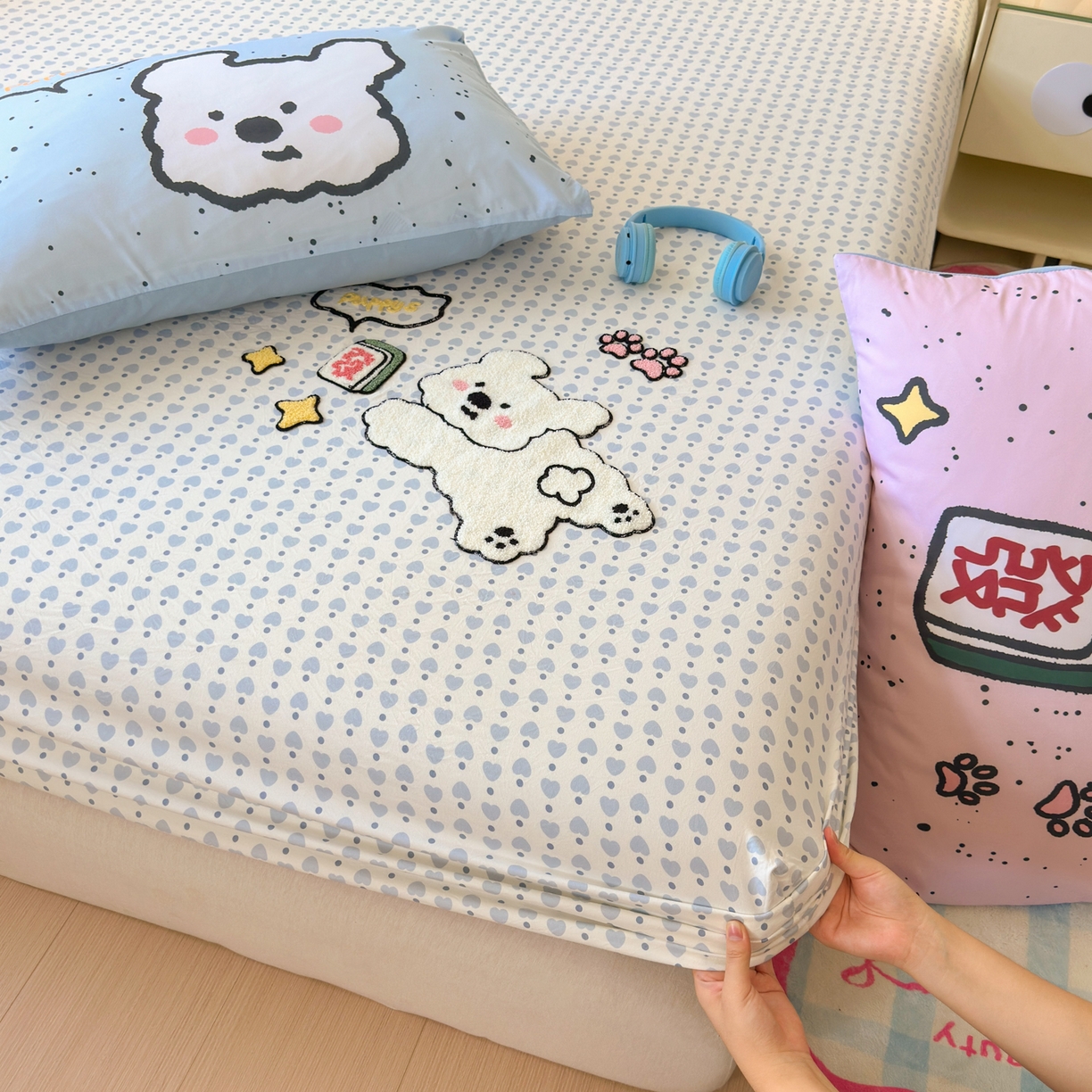 91家纺网 家纺一手货源 找家纺 一霖家纺 2025新款高克重云朵棉毛巾绣床笠 小红书热推 床笠款毛巾绣-麻将小狗