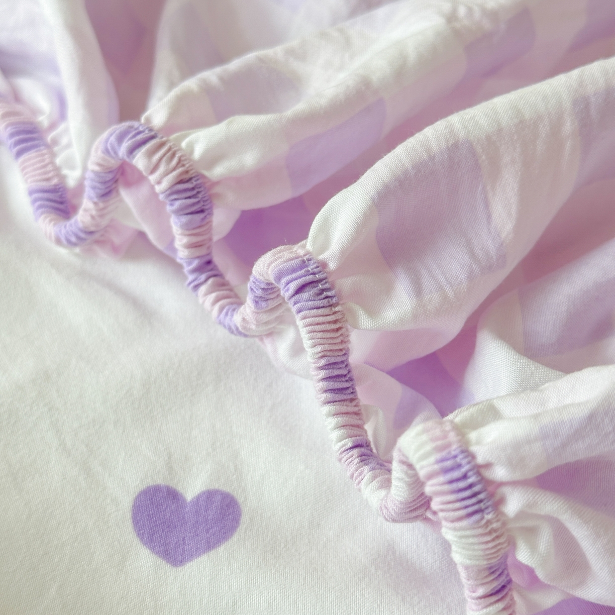 91家纺网 家纺一手货源 找家纺 一霖家纺 2025新款高克重云朵棉毛巾绣床笠 小红书热推 床笠款毛巾绣-甜品小新