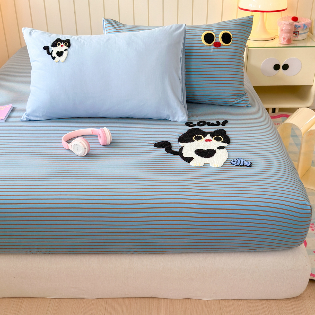 91家纺网 家纺一手货源 找家纺 一霖家纺 2025新款高克重云朵棉毛巾绣床笠 小红书热推 床笠款毛巾绣-小黑猫