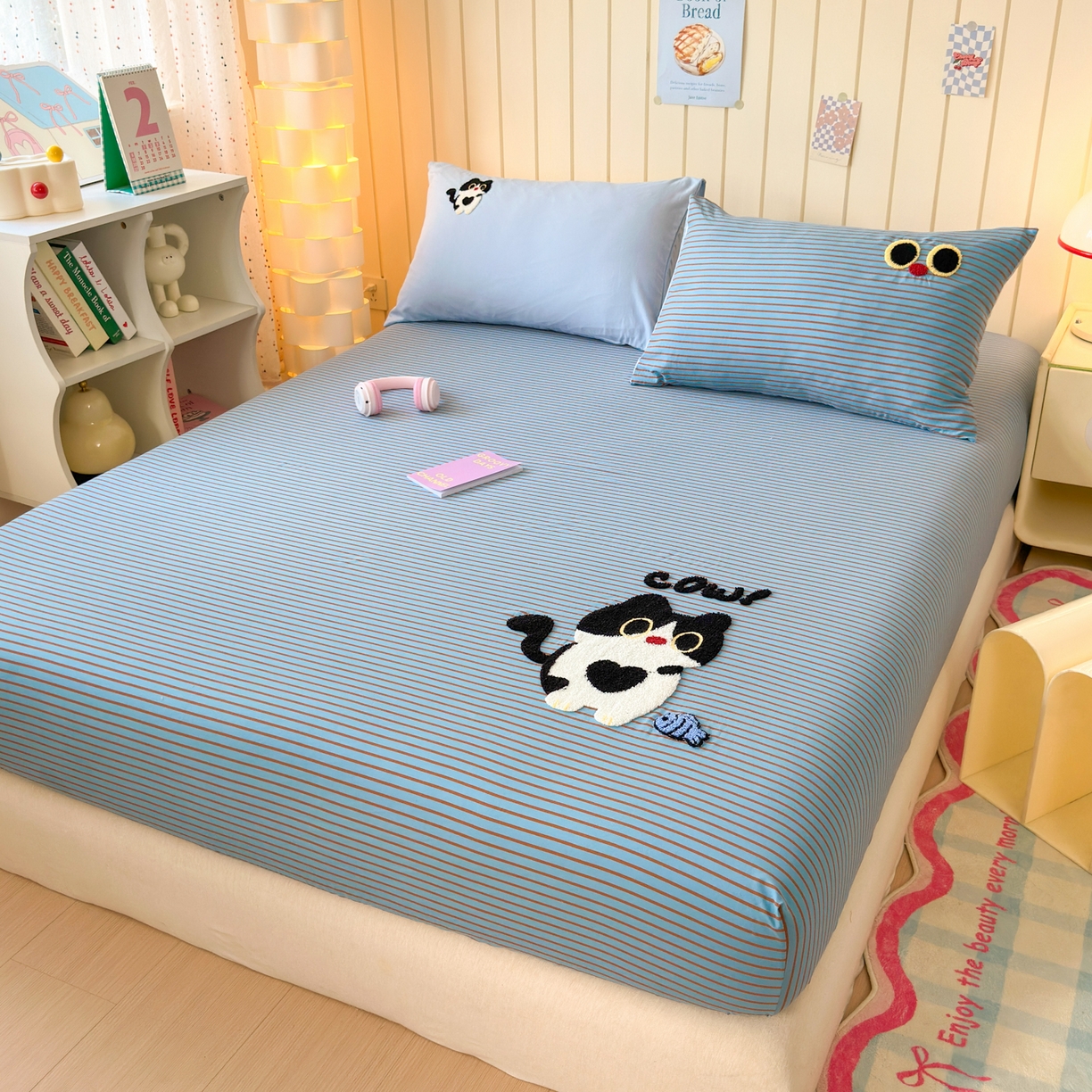 91家纺网 家纺一手货源 找家纺 一霖家纺 2025新款高克重云朵棉毛巾绣床笠 小红书热推 床笠款毛巾绣-小黑猫