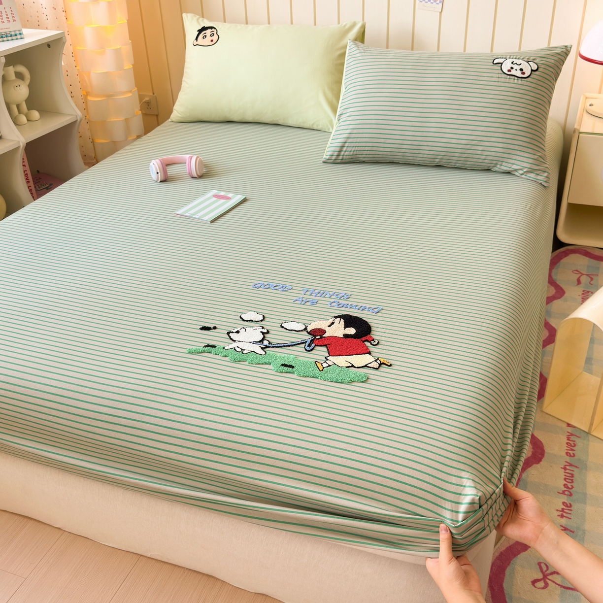 91家纺网 家纺一手货源 找家纺 一霖家纺 2025新款高克重云朵棉毛巾绣床笠 小红书热推 床笠款毛巾绣-小新与小白