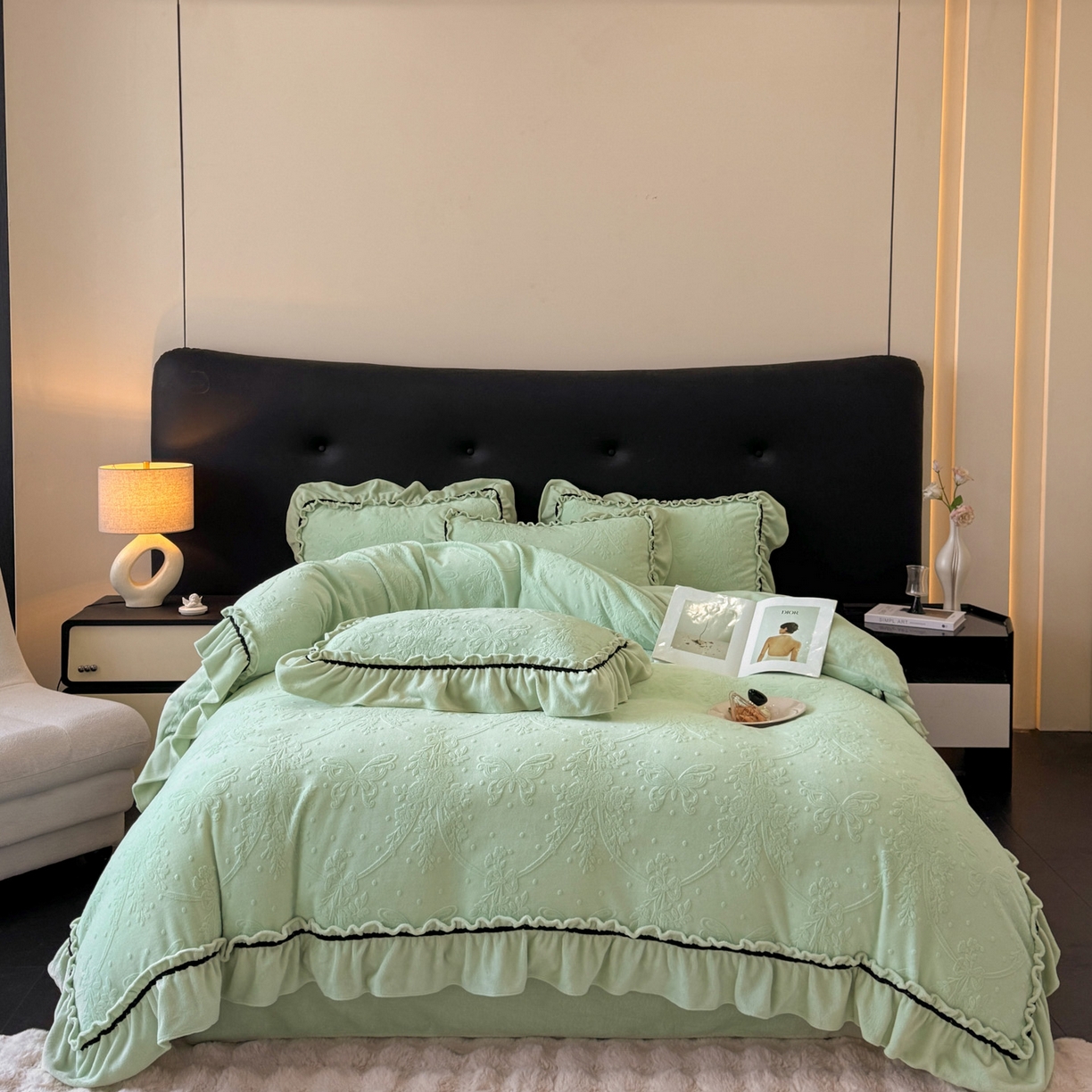 91家纺网 家纺一手货源 找家纺 绘萱家居 2025新款新品爆款高密消光织带花边款雕花牛奶绒四件套 妮娜-绿