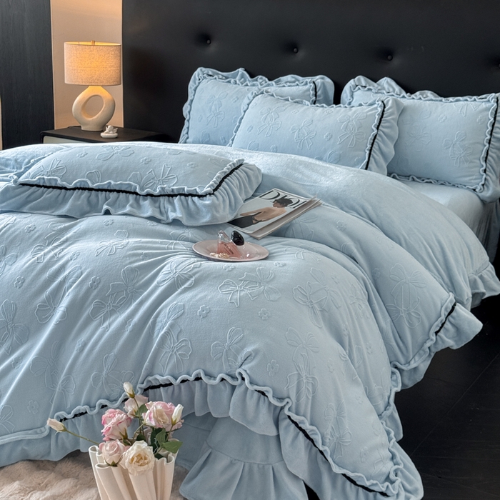 绘萱家居 2025新款新品爆款高密消光织带花边款雕花牛奶绒四件套 薇薇安-兰