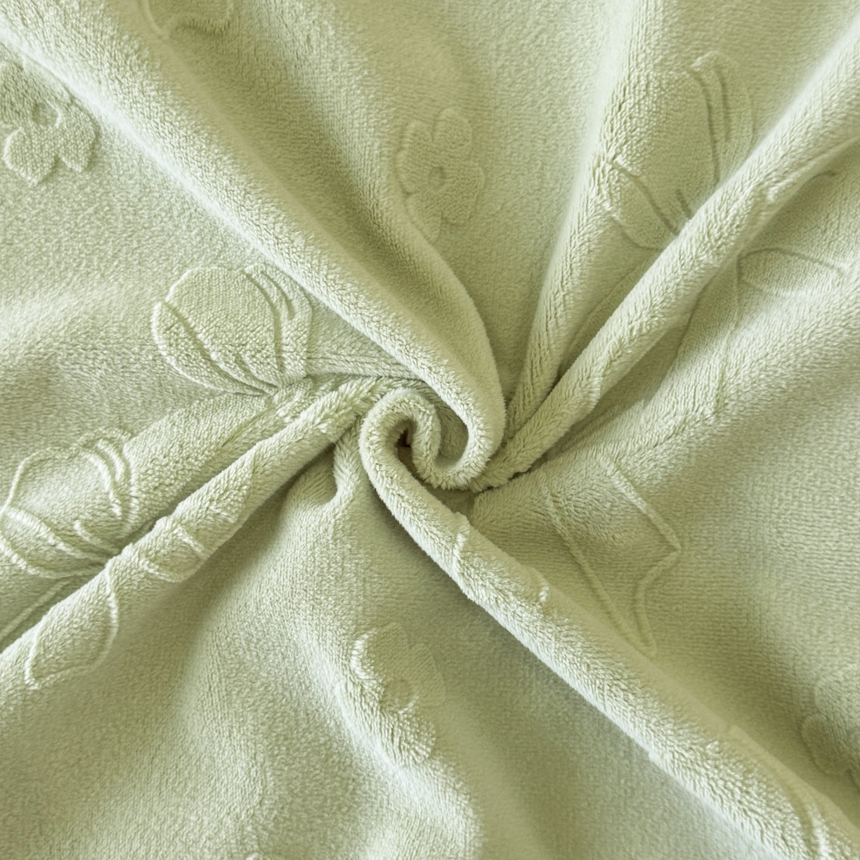 91家纺网 家纺一手货源 找家纺 绘萱家居 2025新款新品爆款高密消光织带花边款雕花牛奶绒四件套 薇薇安-绿