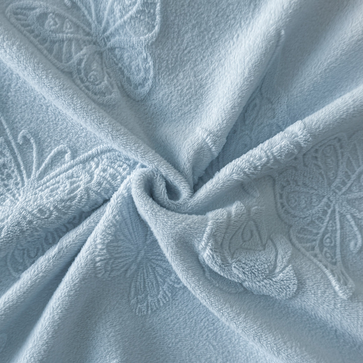 91家纺网 家纺一手货源 找家纺 绘萱家居 2025新款新品爆款高密消光织带花边款雕花牛奶绒四件套 香蝶-兰