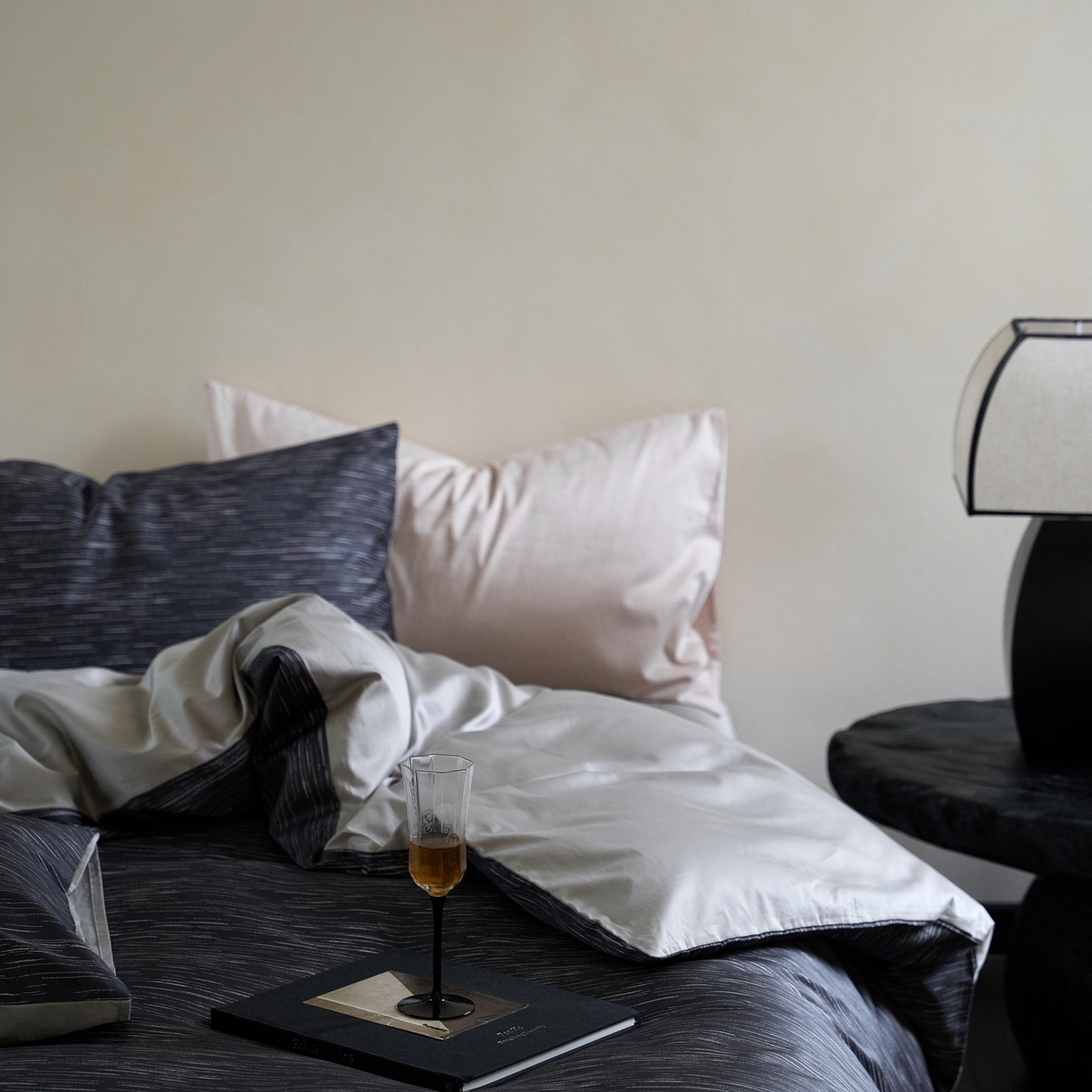 91家纺网 家纺一手货源 找家纺 ONE TWO ONE 1212025新款高端贡缎高支高密数码印花四件套-星河 星河-铭朗灰