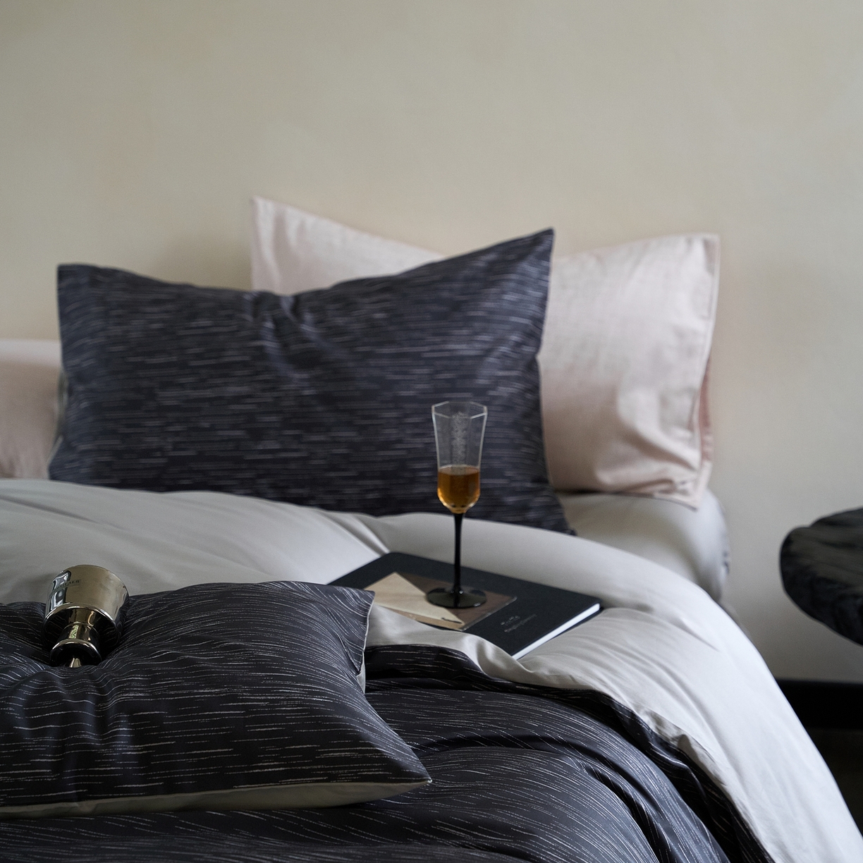 91家纺网 家纺一手货源 找家纺 ONE TWO ONE 1212025新款高端贡缎高支高密数码印花四件套-星河 星河-铭朗灰