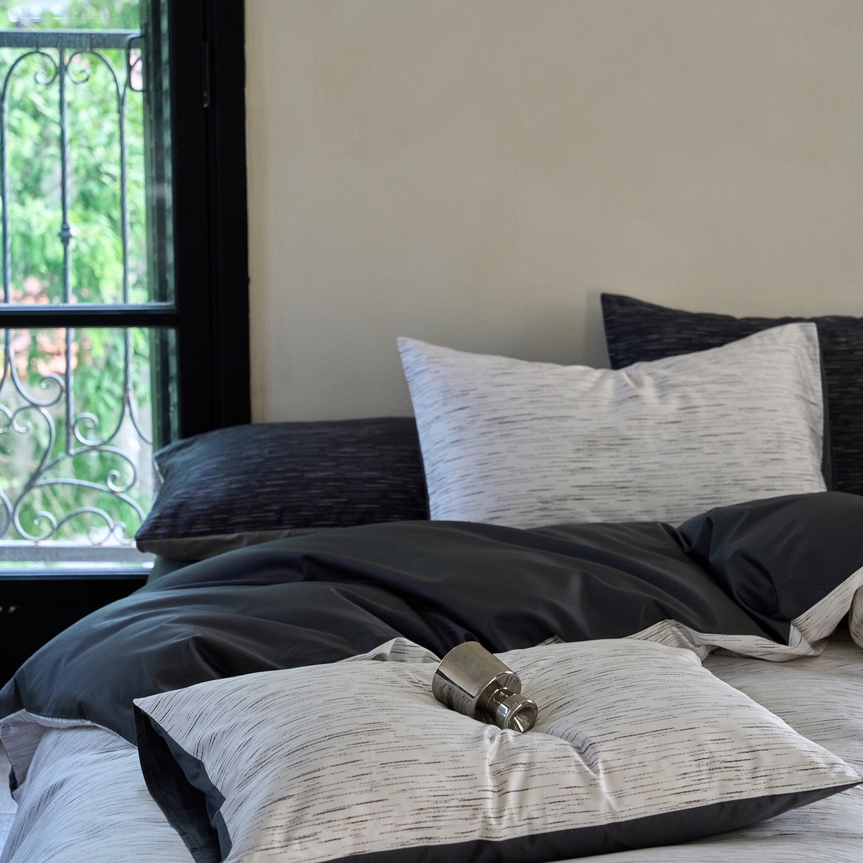 91家纺网 家纺一手货源 找家纺 ONE TWO ONE 1212025新款高端贡缎高支高密数码印花四件套-星河 星河-清茶灰