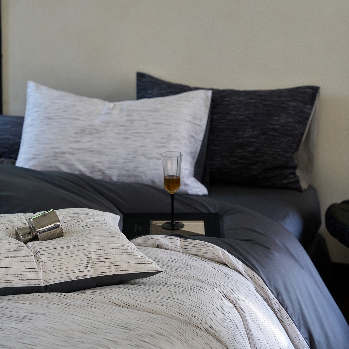 91家纺网 家纺一手货源 找家纺 ONE TWO ONE 1212025新款高端贡缎高支高密数码印花四件套-星河 星河-清茶灰