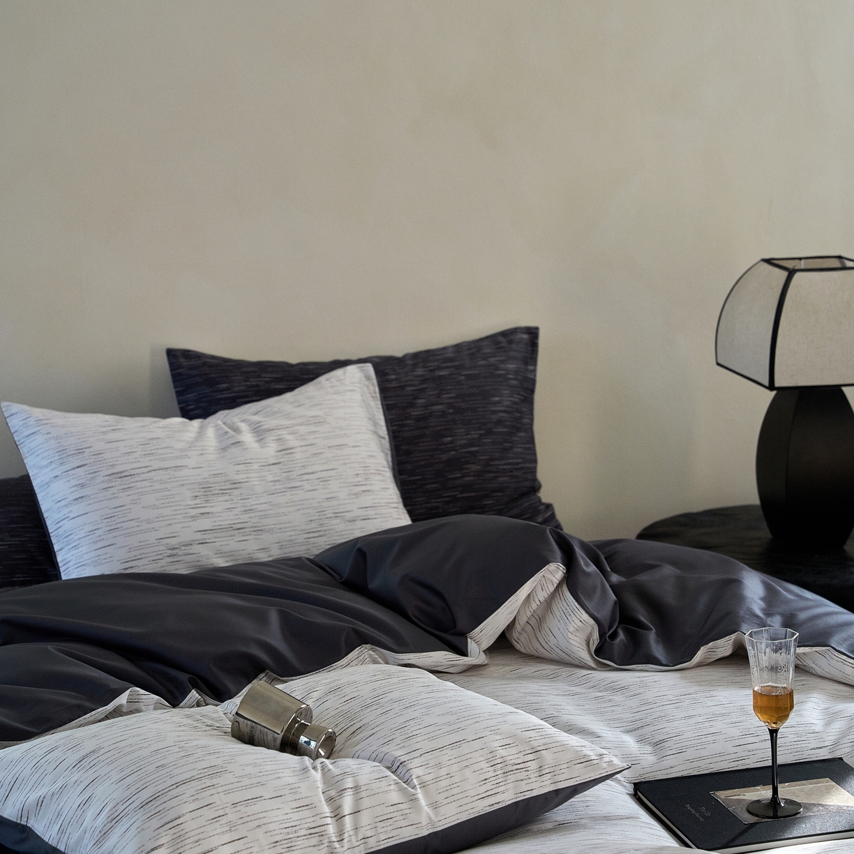 91家纺网 家纺一手货源 找家纺 ONE TWO ONE 1212025新款高端贡缎高支高密数码印花四件套-星河 星河-清茶灰