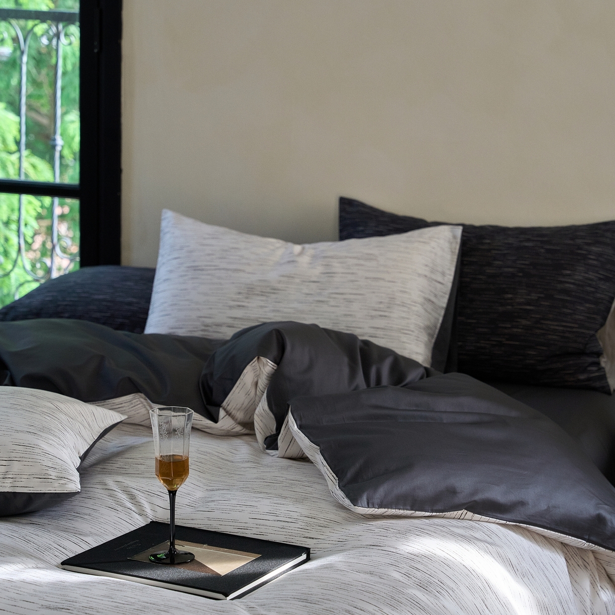 91家纺网 家纺一手货源 找家纺 ONE TWO ONE 1212025新款高端贡缎高支高密数码印花四件套-星河 星河-清茶灰