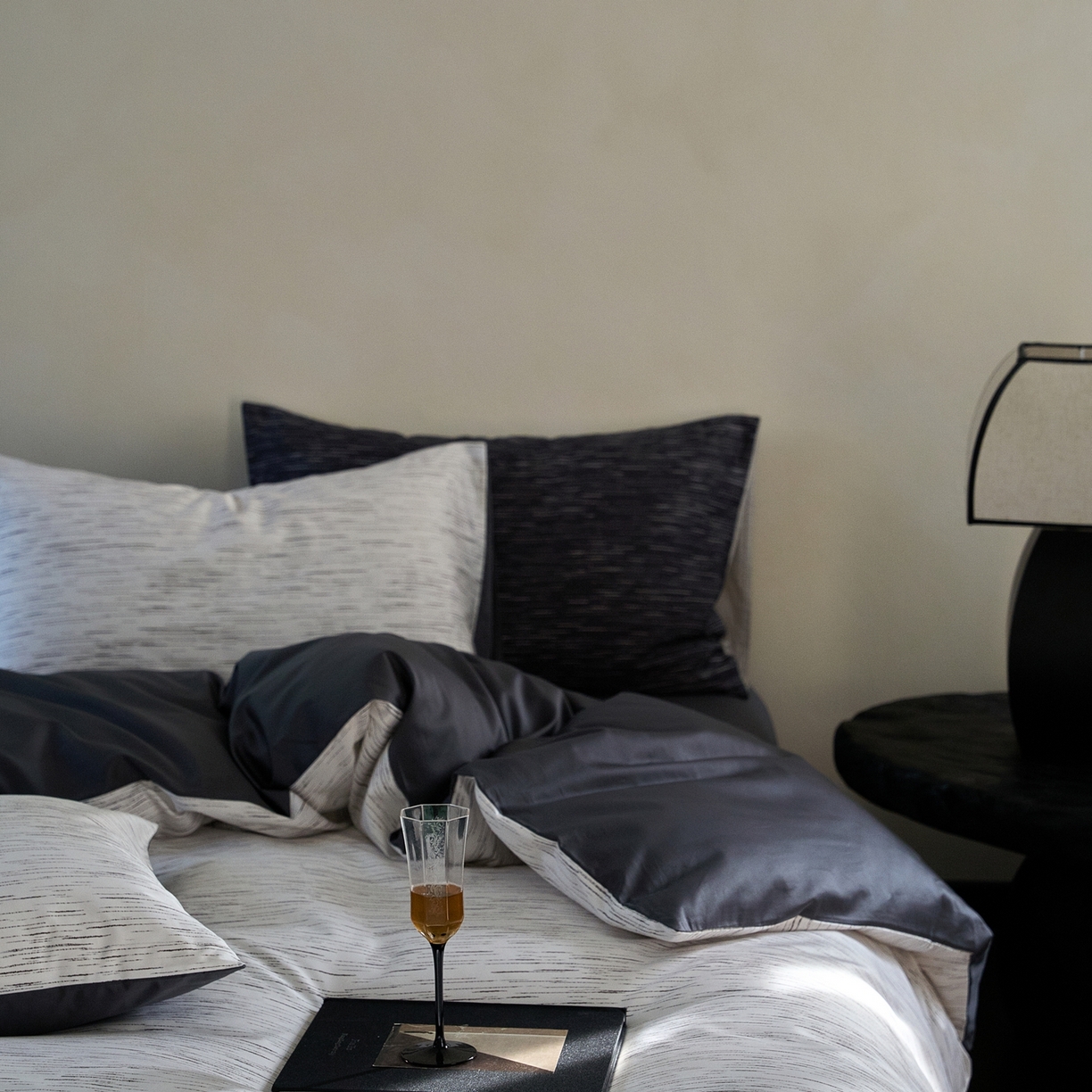 91家纺网 家纺一手货源 找家纺 ONE TWO ONE 1212025新款高端贡缎高支高密数码印花四件套-星河 星河-清茶灰