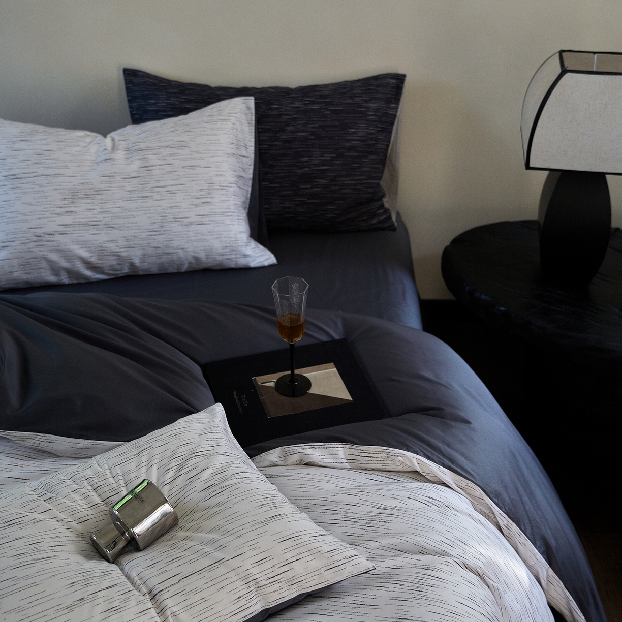 91家纺网 家纺一手货源 找家纺 ONE TWO ONE 1212025新款高端贡缎高支高密数码印花四件套-星河 星河-清茶灰