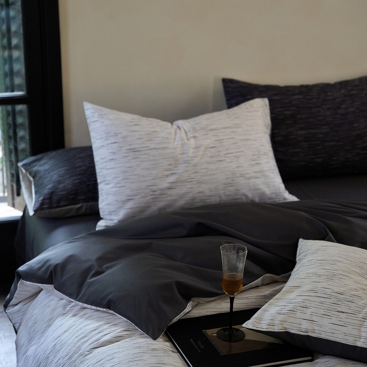 91家纺网 家纺一手货源 找家纺 ONE TWO ONE 1212025新款高端贡缎高支高密数码印花四件套-星河 星河-清茶灰