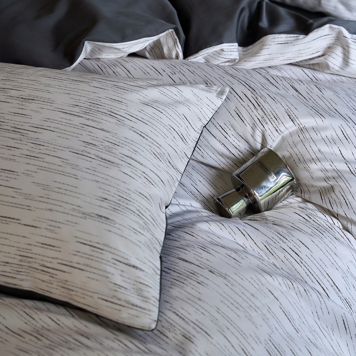 91家纺网 家纺一手货源 找家纺 ONE TWO ONE 1212025新款高端贡缎高支高密数码印花四件套-星河 星河-清茶灰