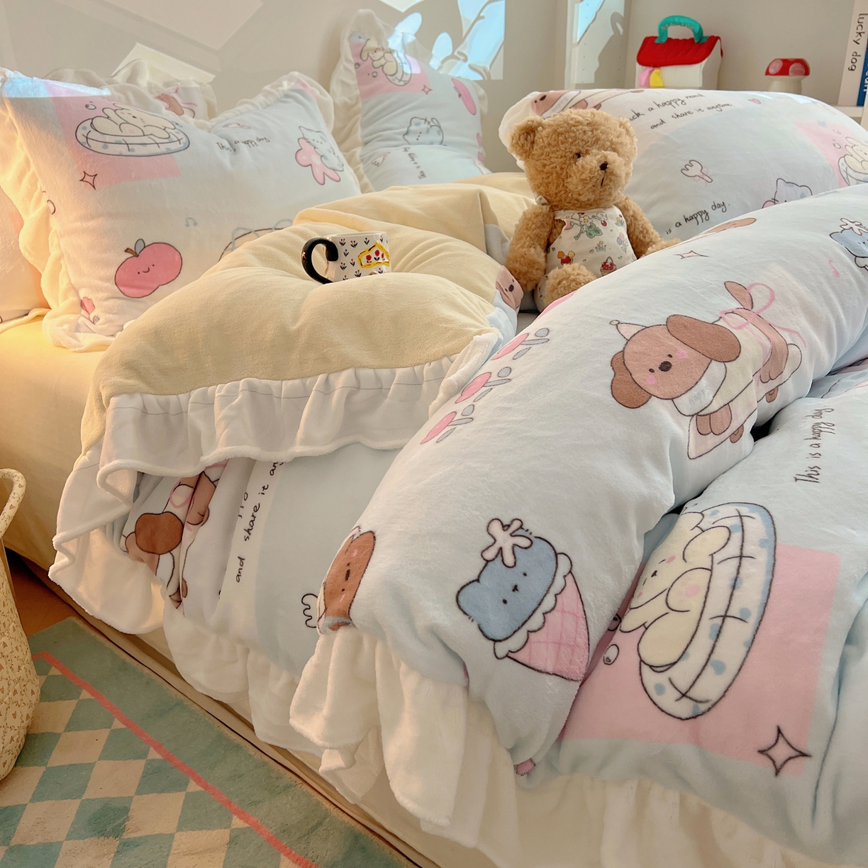 91家纺网 家纺一手货源 找家纺 六巷胡同 2025新款韩式博主风花边款INS卡通A类牛奶绒四件套（第一系） 花边芭宠假日蓝