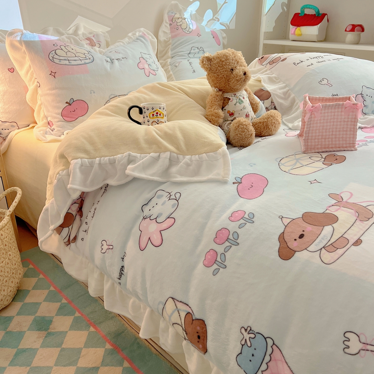 91家纺网 家纺一手货源 找家纺 六巷胡同 2025新款韩式博主风花边款INS卡通A类牛奶绒四件套（第一系） 花边芭宠假日蓝