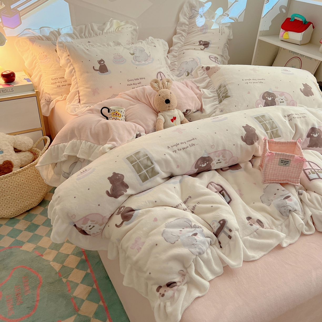 91家纺网 家纺一手货源 找家纺 六巷胡同 2025新款韩式博主风花边款INS卡通A类牛奶绒四件套（第一系） 花边萌象周末趴