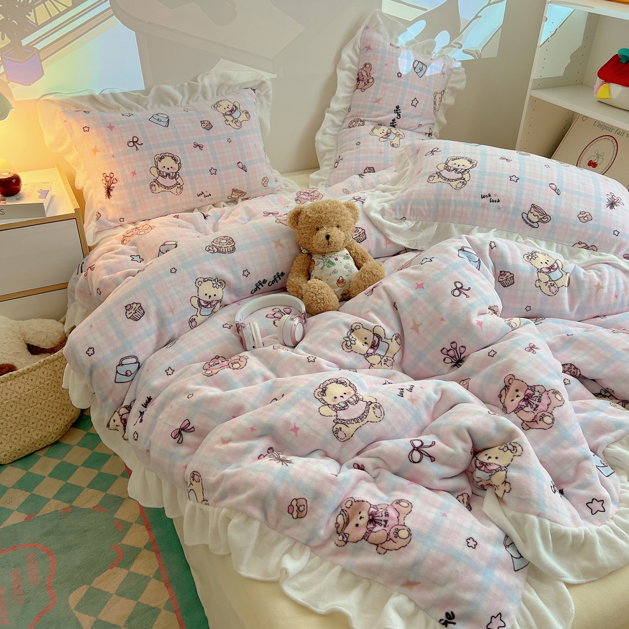六巷胡同 2025新款韩式博主风花边款INS卡通A类牛奶绒四件套（第一系） 花边熊友茶话会