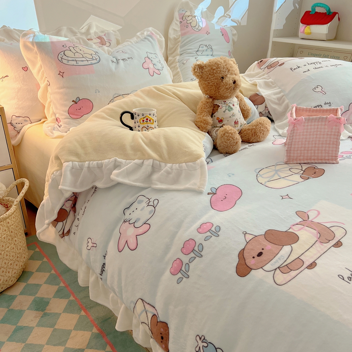 91家纺网 家纺一手货源 找家纺 六巷胡同 2025新款韩式博主风花边款INS卡通A类牛奶绒四件套（第一系） 花边芭宠假日蓝