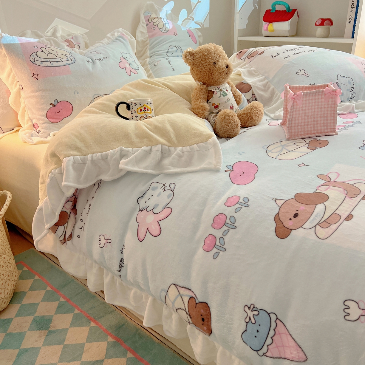 91家纺网 家纺一手货源 找家纺 六巷胡同 2025新款韩式博主风花边款INS卡通A类牛奶绒四件套（第一系） 花边芭宠假日蓝