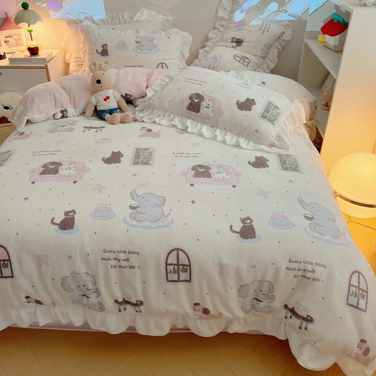 91家纺网 家纺一手货源 找家纺 六巷胡同 2025新款韩式博主风花边款INS卡通A类牛奶绒四件套（第一系） 花边萌象周末趴