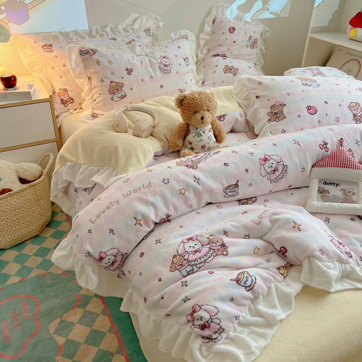 91家纺网 家纺一手货源 找家纺 （总）六巷胡同 2025新款韩式博主风花边款INS卡通A类牛奶绒四件套（第一系）