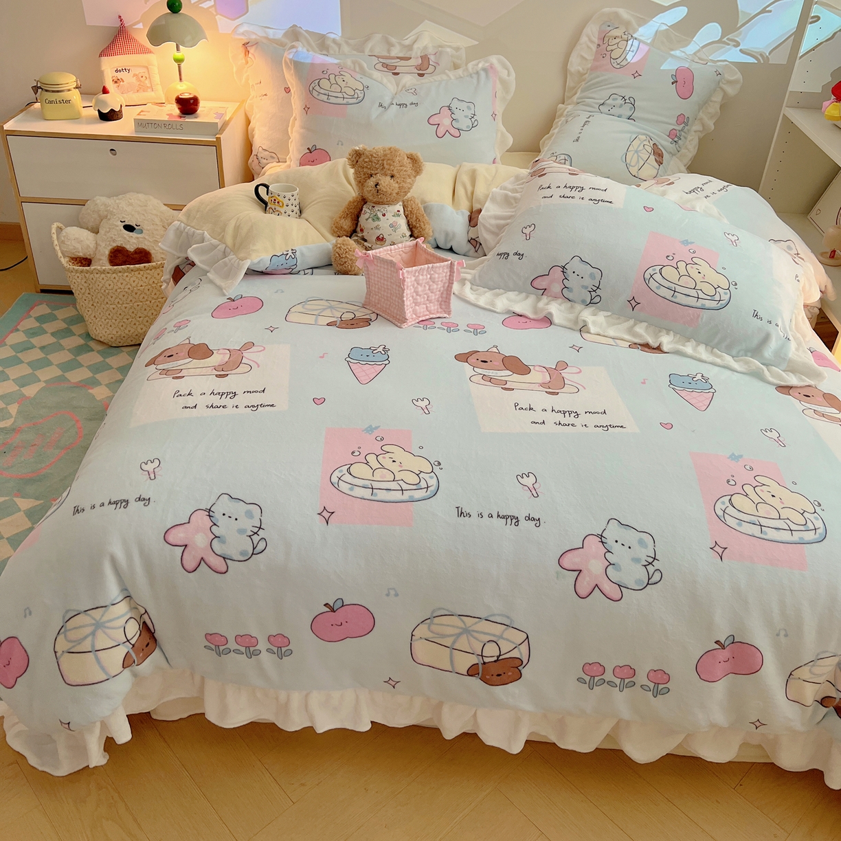 91家纺网 家纺一手货源 找家纺 六巷胡同 2025新款韩式博主风花边款INS卡通A类牛奶绒四件套（第一系） 花边芭宠假日蓝