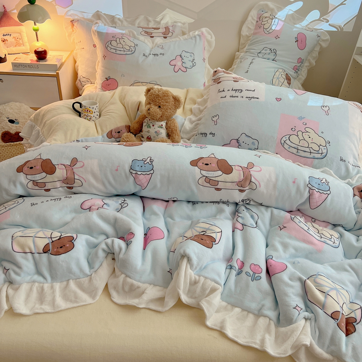 91家纺网 家纺一手货源 找家纺 （总）六巷胡同 2025新款韩式博主风花边款INS卡通A类牛奶绒四件套（第一系）