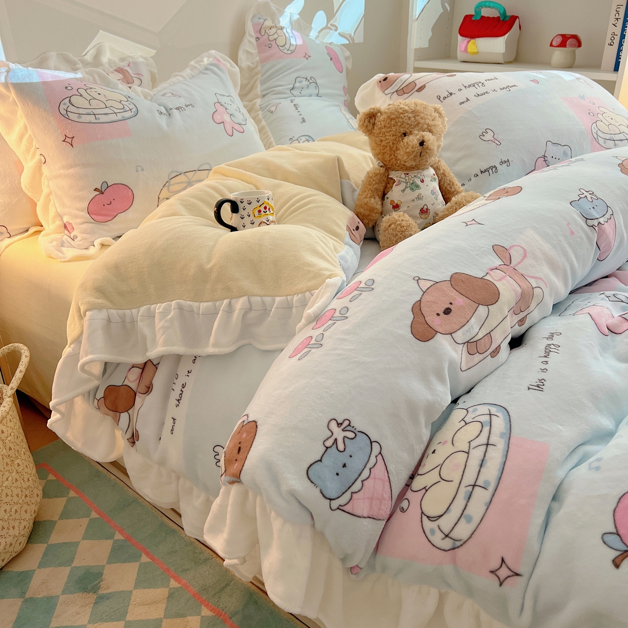 91家纺网 家纺一手货源 找家纺 六巷胡同 2025新款韩式博主风花边款INS卡通A类牛奶绒四件套（第一系） 花边芭宠假日蓝