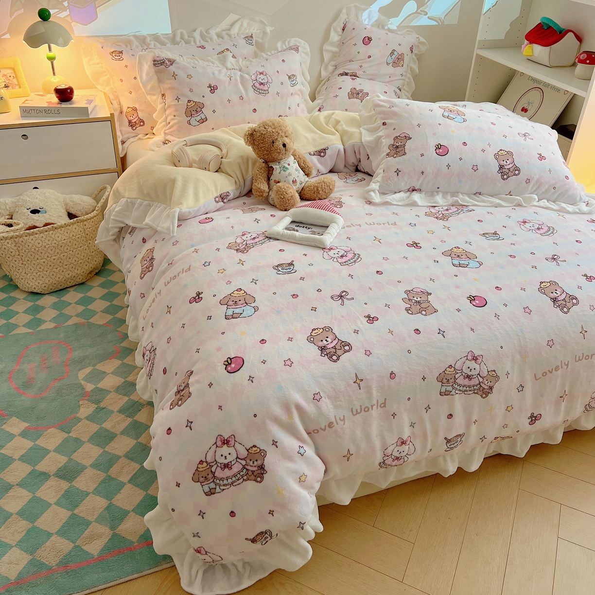 91家纺网 家纺一手货源 找家纺 六巷胡同 2025新款韩式博主风花边款INS卡通A类牛奶绒四件套（第一系） 花边星星宠物集