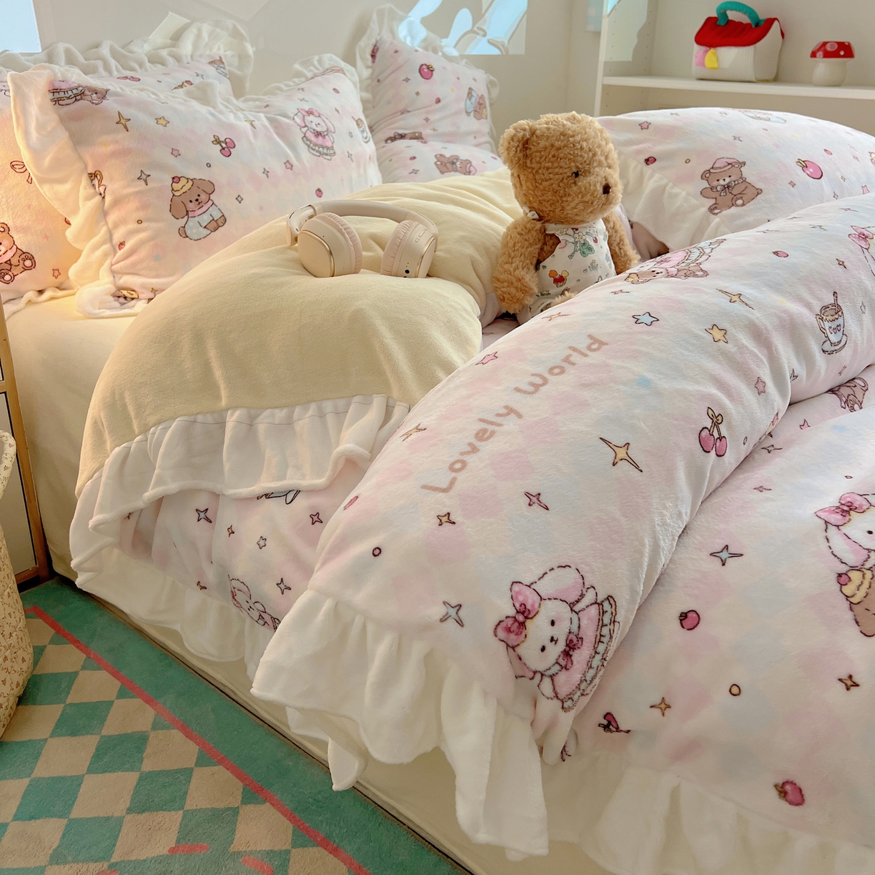 91家纺网 家纺一手货源 找家纺 六巷胡同 2025新款韩式博主风花边款INS卡通A类牛奶绒四件套（第一系） 花边星星宠物集