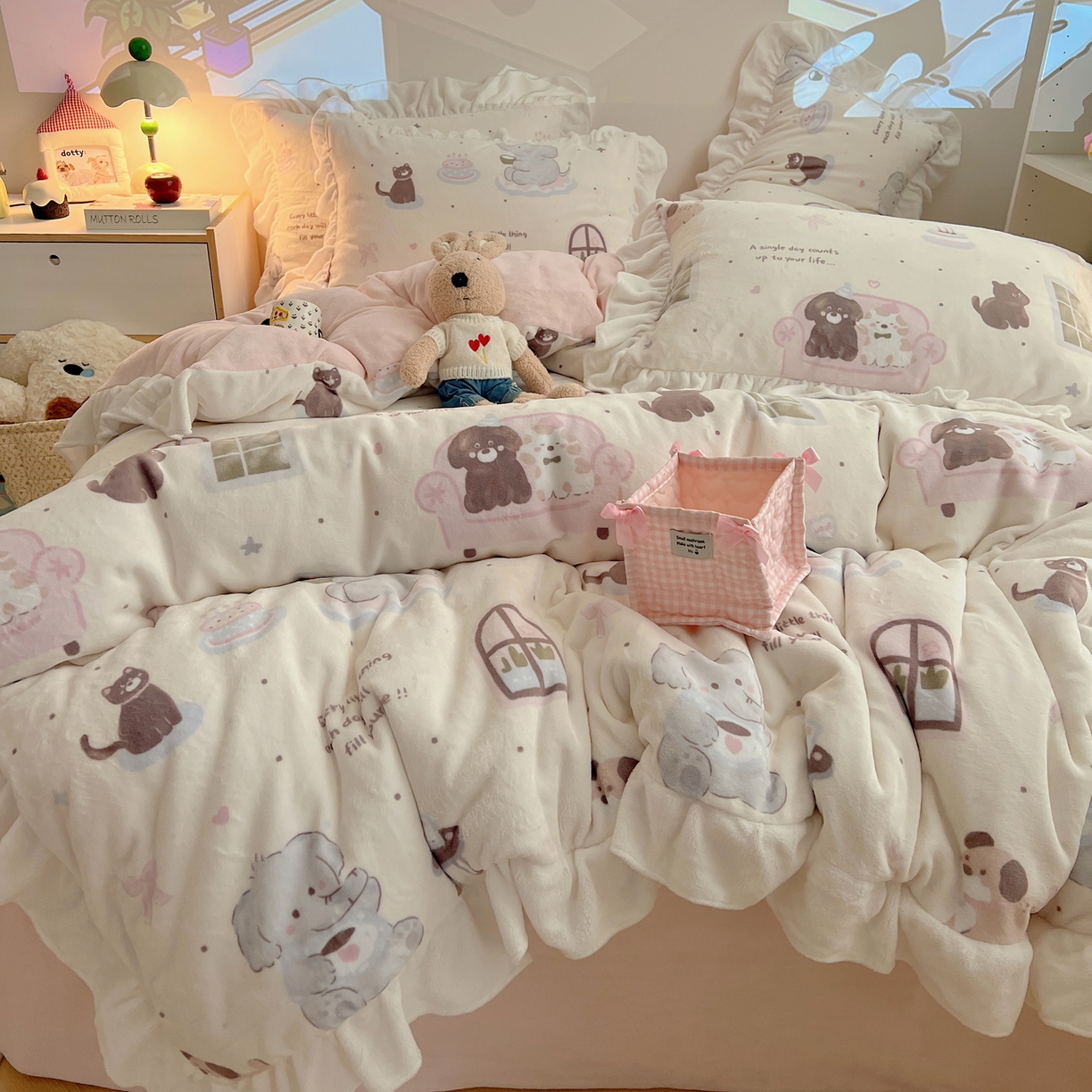 91家纺网 家纺一手货源 找家纺 （总）六巷胡同 2025新款韩式博主风花边款INS卡通A类牛奶绒四件套（第一系）