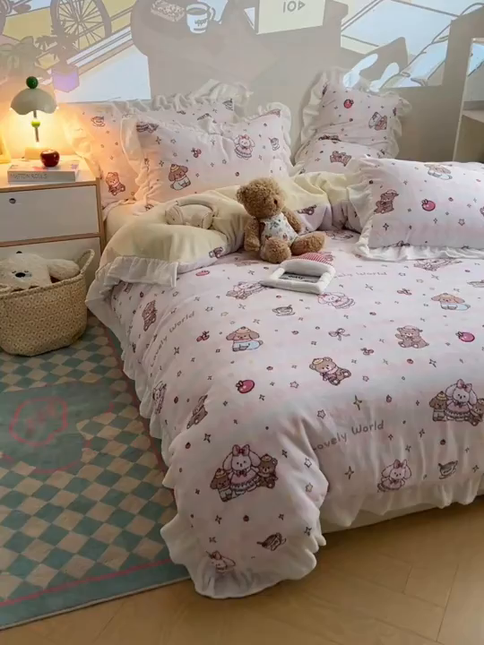 91家纺网 家纺一手货源 找家纺 六巷胡同 2025新款韩式博主风花边款INS卡通A类牛奶绒四件套（第一系） 花边星星宠物集