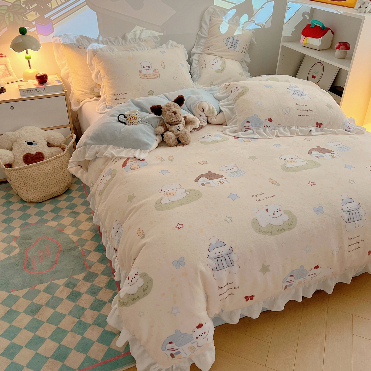 91家纺网 家纺一手货源 找家纺 六巷胡同 2025新款韩式博主风花边款INS卡通A类牛奶绒四件套（第一系） 花边奶萌修狗集