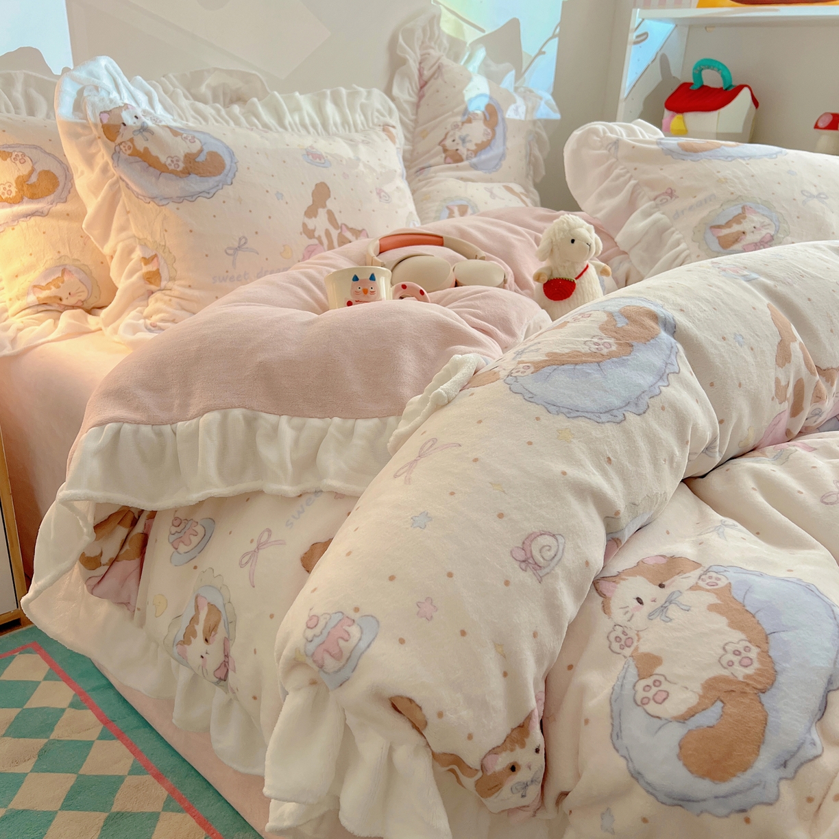 91家纺网 家纺一手货源 找家纺 六巷胡同 2025新款韩式博主风花边款INS卡通A类牛奶绒四件套（第一系） 花边萝莉猫咪崽