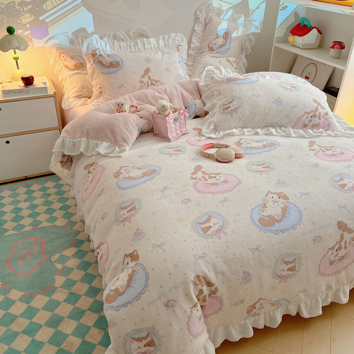 91家纺网 家纺一手货源 找家纺 六巷胡同 2025新款韩式博主风花边款INS卡通A类牛奶绒四件套（第一系） 花边萝莉猫咪崽