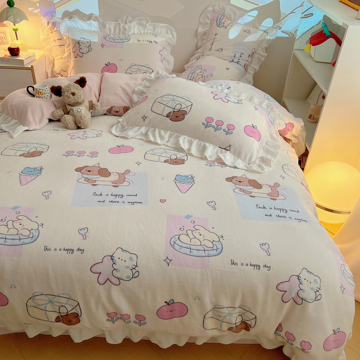 91家纺网 家纺一手货源 找家纺 六巷胡同 2025新款韩式博主风花边款INS卡通A类牛奶绒四件套（第一系） 花边芭宠假日米