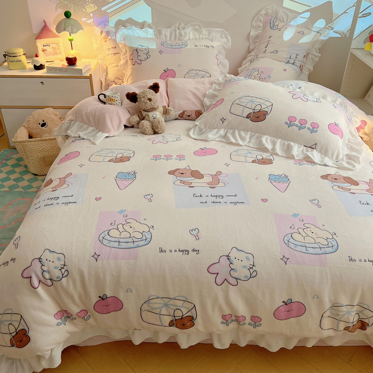 91家纺网 家纺一手货源 找家纺 六巷胡同 2025新款韩式博主风花边款INS卡通A类牛奶绒四件套（第一系） 花边芭宠假日米