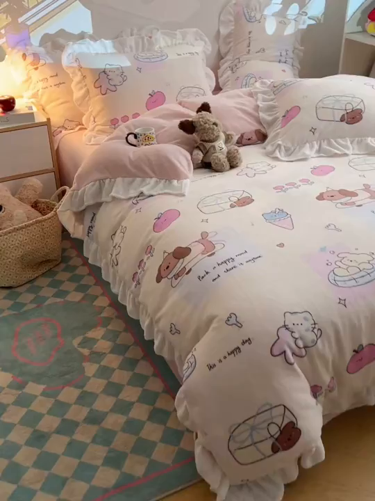 91家纺网 家纺一手货源 找家纺 六巷胡同 2025新款韩式博主风花边款INS卡通A类牛奶绒四件套（第一系） 花边芭宠假日米