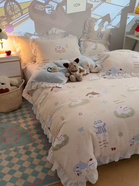 91家纺网 家纺一手货源 找家纺 六巷胡同 2025新款韩式博主风花边款INS卡通A类牛奶绒四件套（第一系） 花边奶萌修狗集