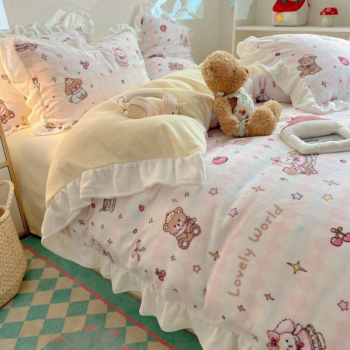 91家纺网 家纺一手货源 找家纺 六巷胡同 2025新款韩式博主风花边款INS卡通A类牛奶绒四件套（第一系） 花边星星宠物集