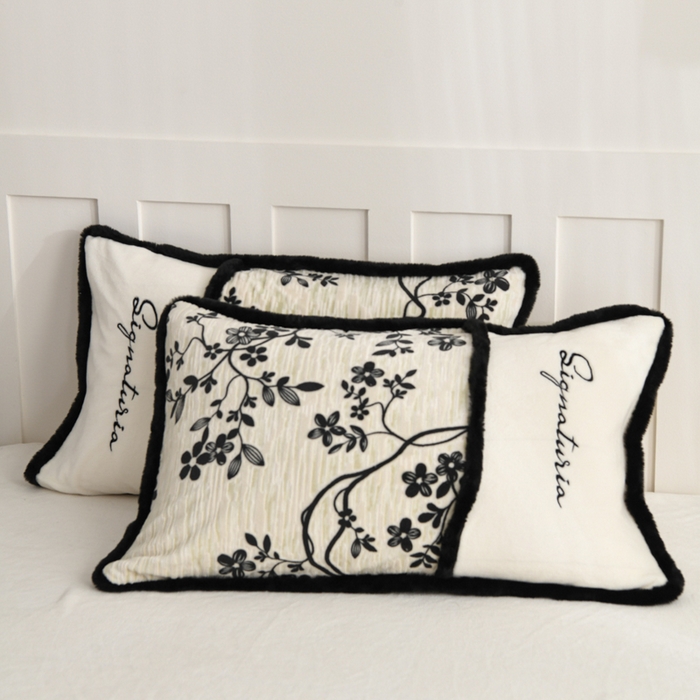 91家纺网 家纺一手货源 找家纺 KA家纺 2025新款冬着色烂花兔毛边绣花款牛奶绒四件套 古韵花香奶白