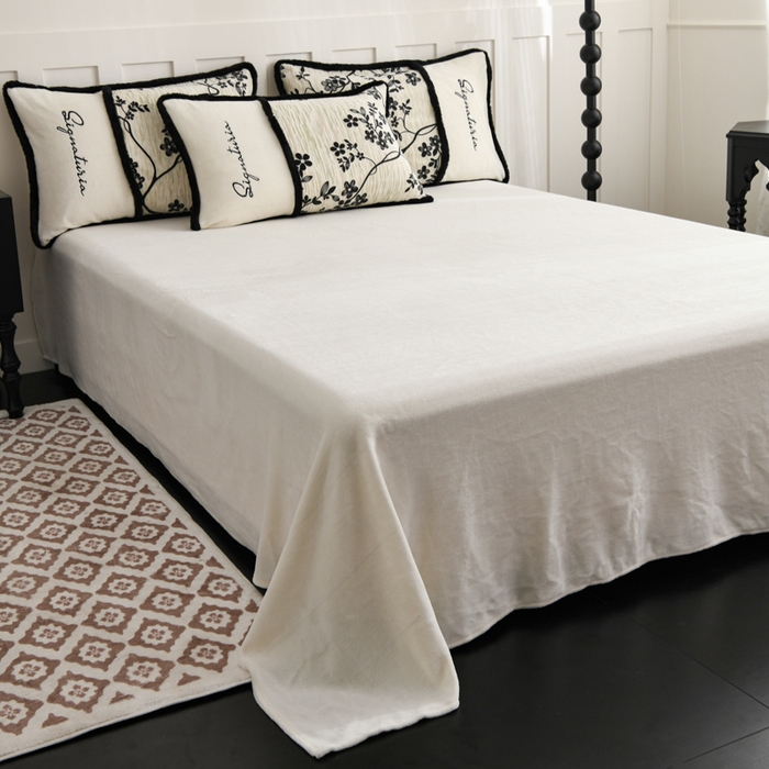 91家纺网 家纺一手货源 找家纺 KA家纺 2025新款冬着色烂花兔毛边绣花款牛奶绒四件套 古韵花香奶白