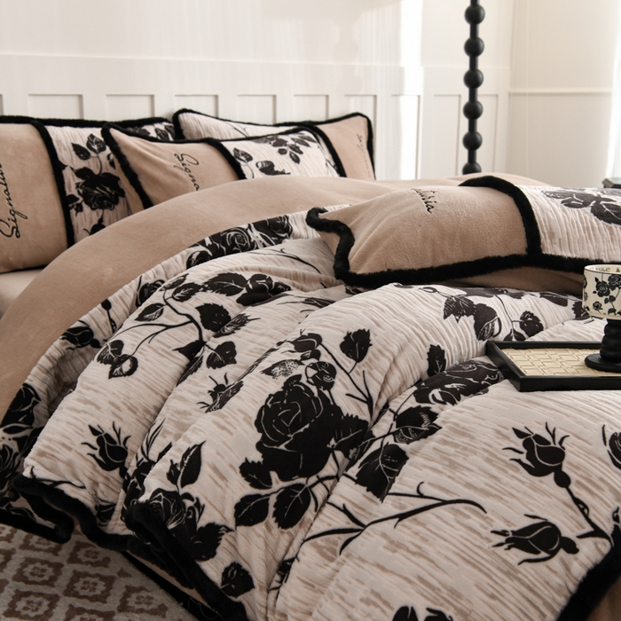 91家纺网 家纺一手货源 找家纺 （总）KA家纺 2025新款冬着色烂花兔毛边绣花款牛奶绒四件套