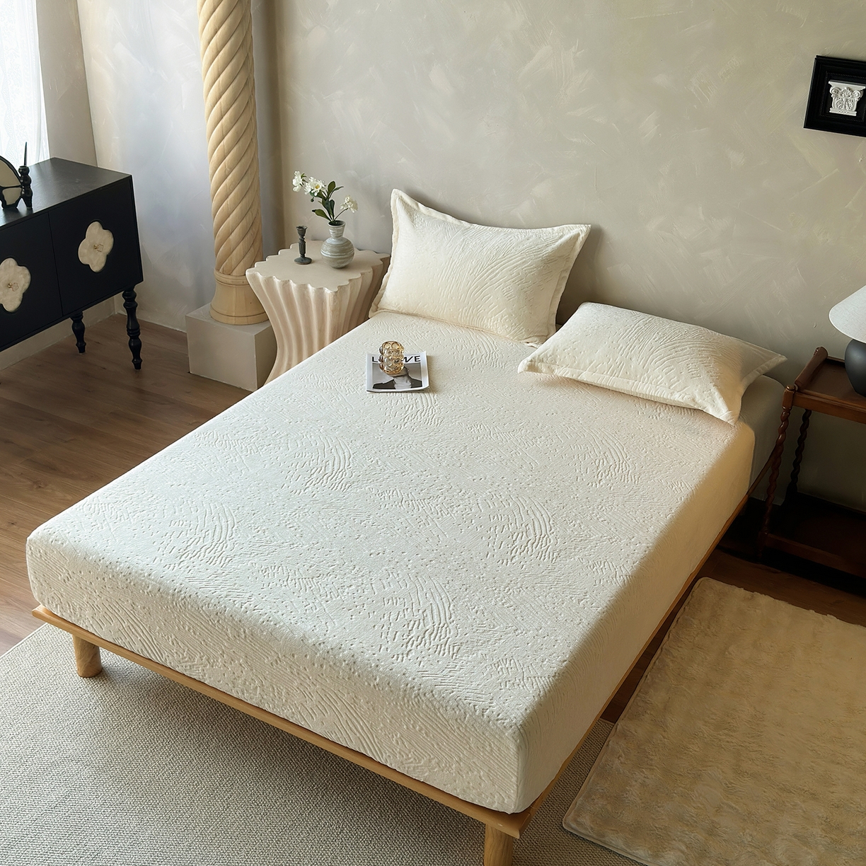 91家纺网 家纺一手货源 找家纺 久云居 2025新款牛奶绒剪花床笠 米白