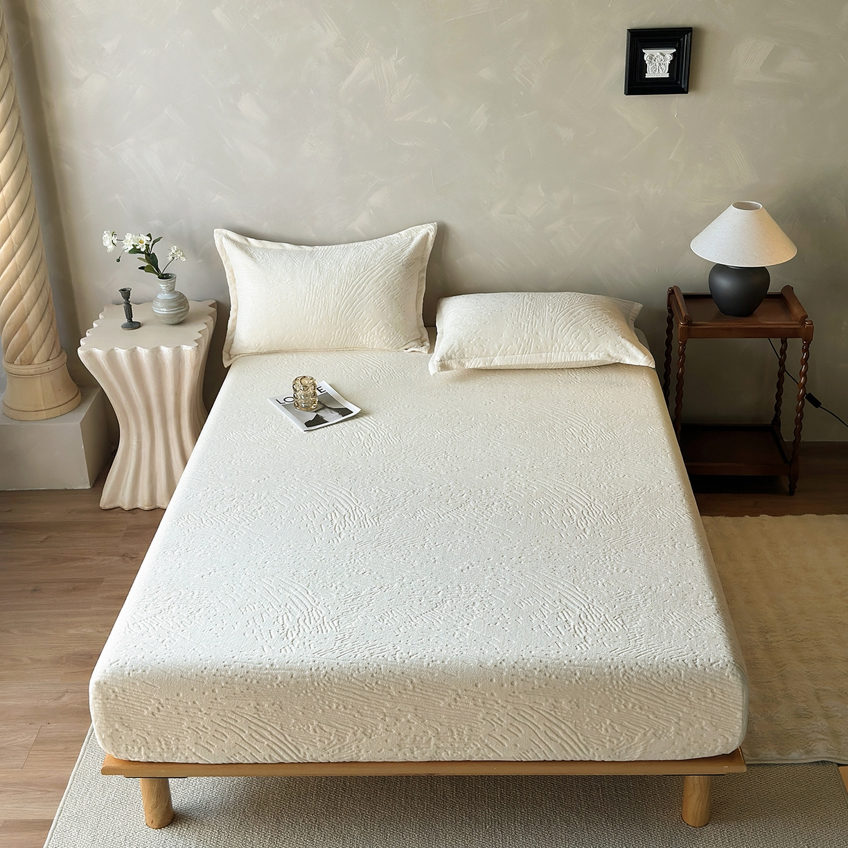 91家纺网 家纺一手货源 找家纺 久云居 2025新款牛奶绒剪花床笠 米白