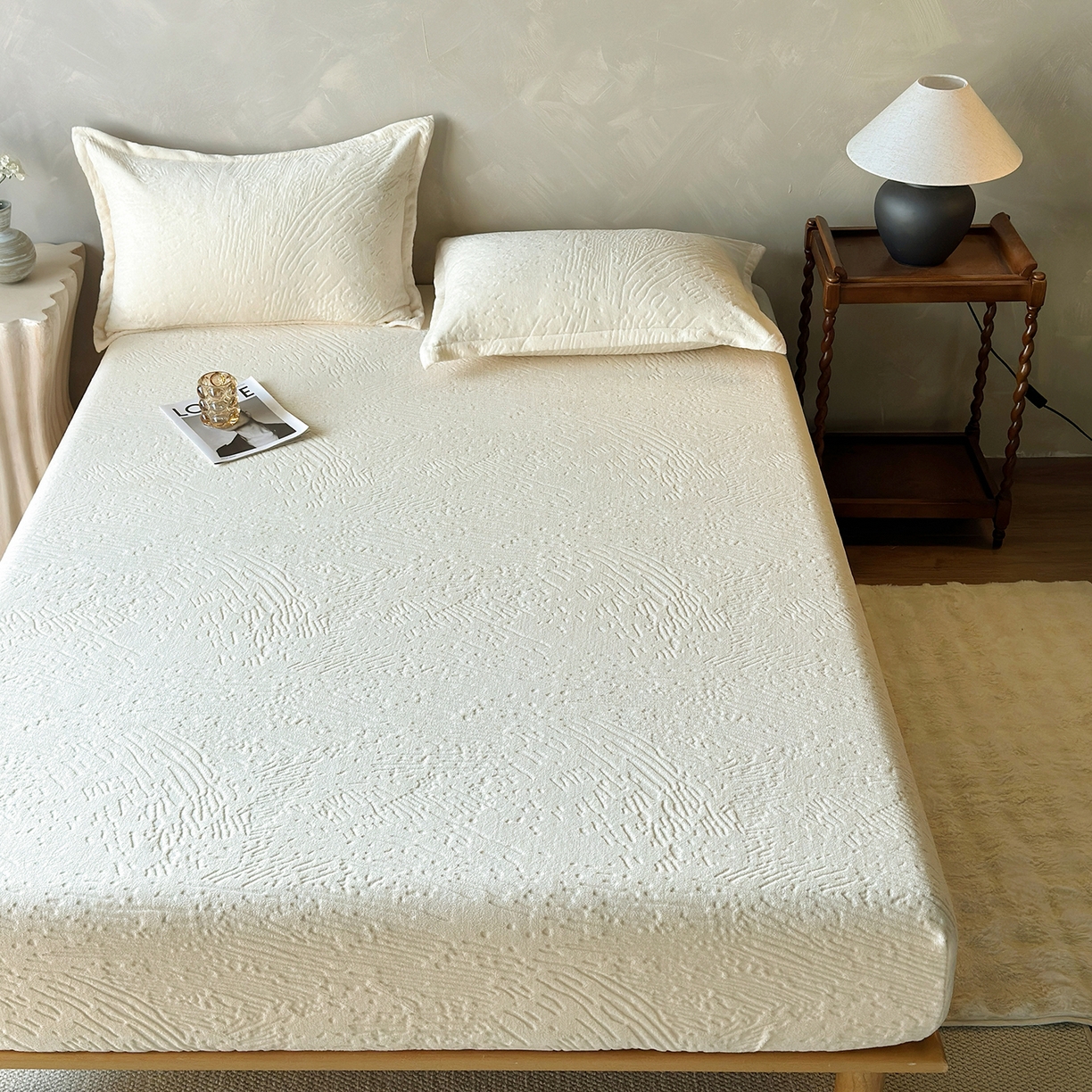 91家纺网 家纺一手货源 找家纺 久云居 2025新款牛奶绒剪花床笠 米白