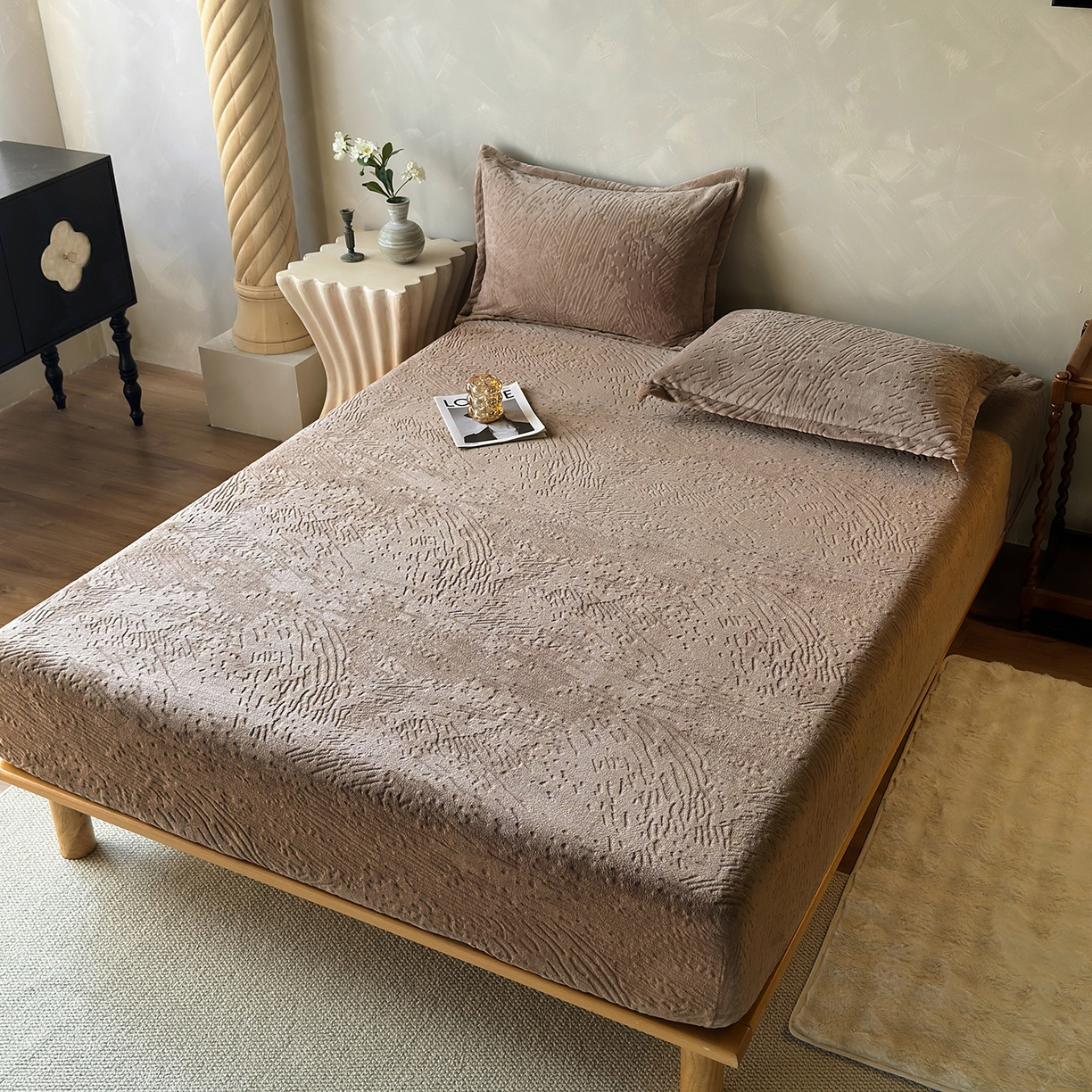 久云居 2025新款牛奶绒剪花床笠 暖棕