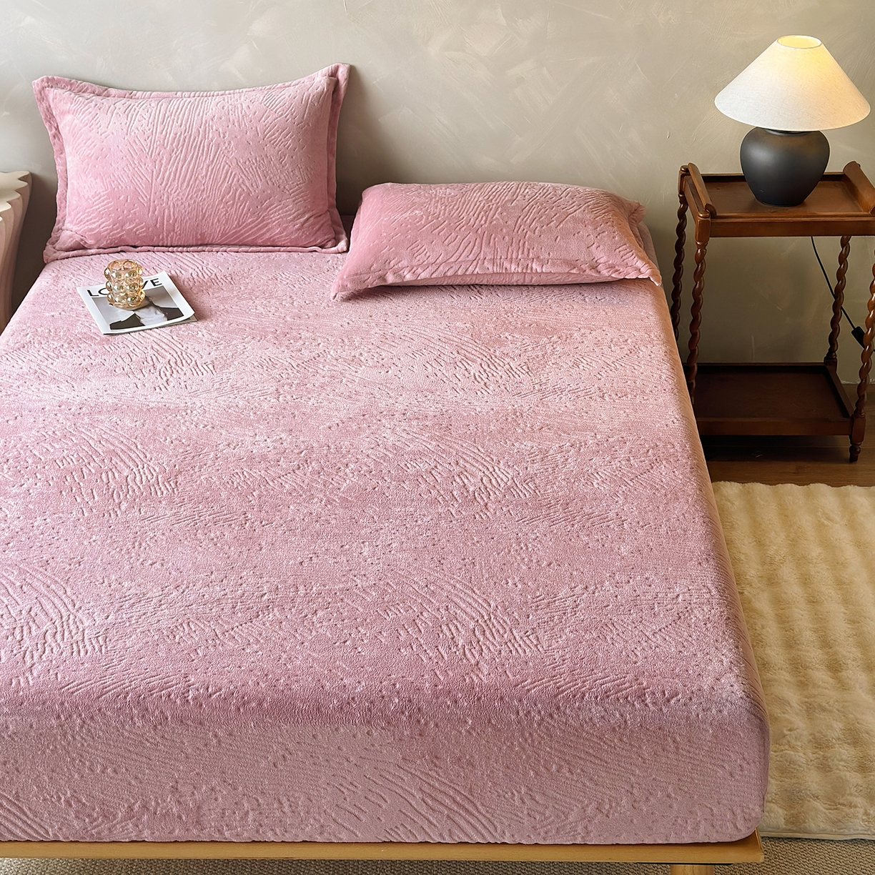 91家纺网 家纺一手货源 找家纺 久云居 2025新款牛奶绒剪花床笠 藕粉